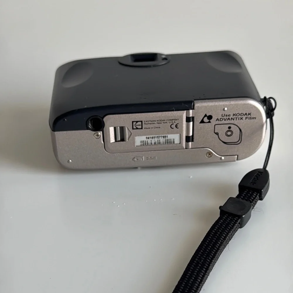 Kodak Silver Film Photography Camera with Compact Design and Integrated Flash - Picture 6 of 8